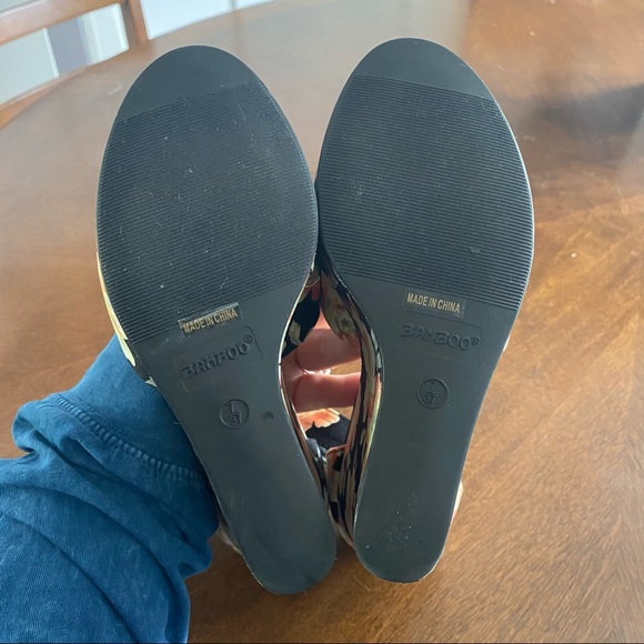 Bamboo Open Toe Floral Platform Wedge Sandals - Picture 6 of 7